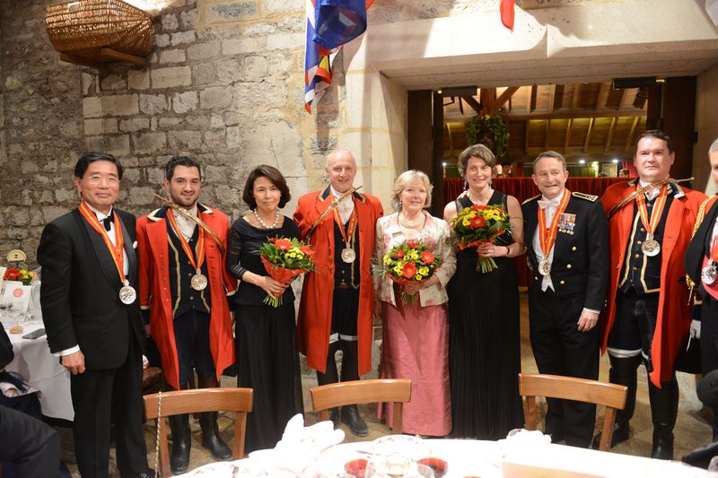 Bouquet des dames remis par les cors de chasse.